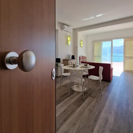 Loft Terrazza Sul Mare 아파트 *